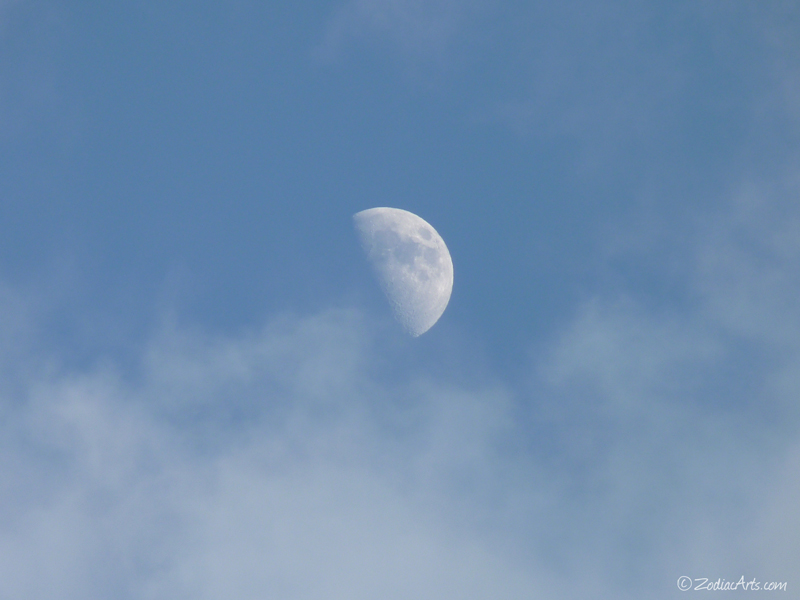 20141129-1705-P1150627-Moon3-Clouds