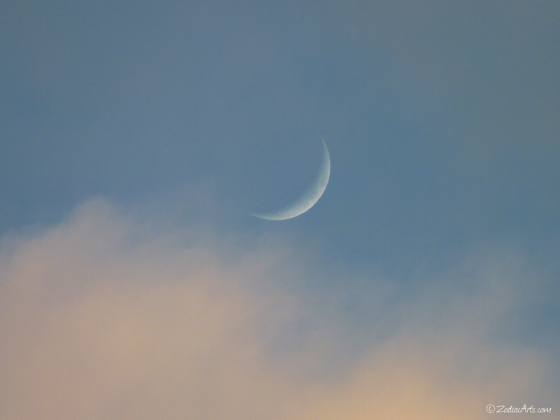 20151016-1756-P1210515-Moon2-Clouds