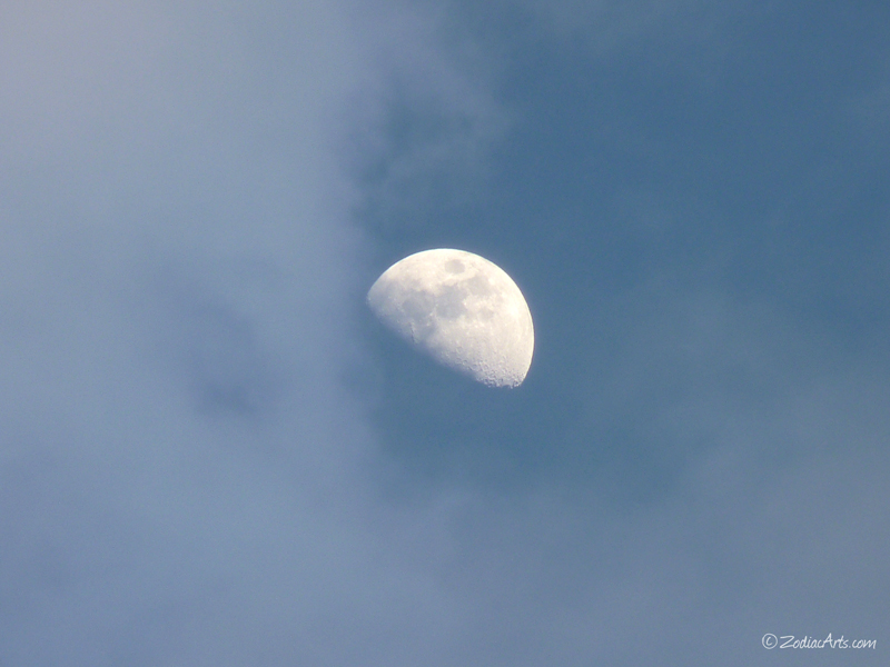 20160514-1848-P1310766-Moon3-Clouds