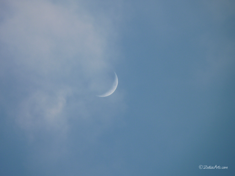 20160806-1850-P1340938-Moon2-Clouds
