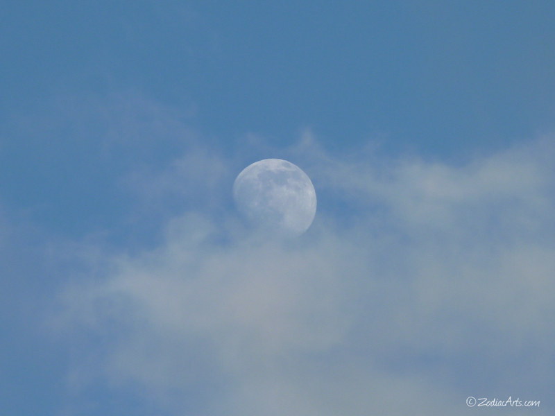 20160814-1825-p1350183-moon4-clouds