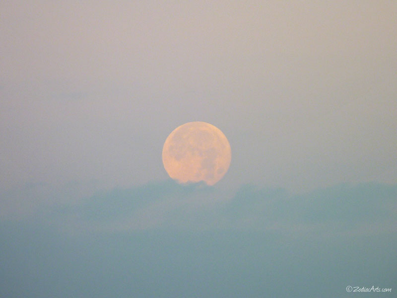 Full Moon setting in the early morning vog - January 24, 2016