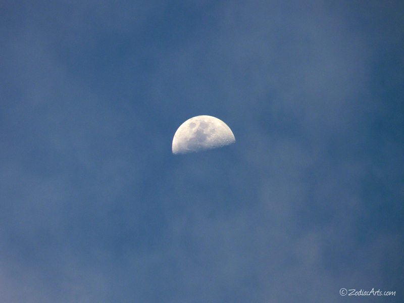 P1290880-Moon3-Clouds